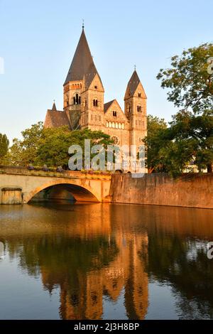 Frankreich, Moselle, Metz, die Moselufer, die Insel Petit Saulcy und der Tempel Neuf, auch Eglise des allemands (der neue Tempel oder die Kirche der Deutschen) genannt, reformierten Prostestant-Schrein Stockfoto