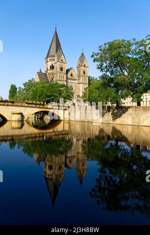 Frankreich, Moselle, Metz, die Moselufer, die Insel Petit Saulcy und der Tempel Neuf, auch Eglise des allemands (der neue Tempel oder die Kirche der Deutschen) genannt, reformierten Prostestant-Schrein Stockfoto