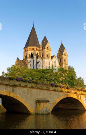 Frankreich, Moselle, Metz, die Moselufer, die Insel Petit Saulcy und der Tempel Neuf, auch Eglise des allemands (der neue Tempel oder die Kirche der Deutschen) genannt, reformierten Prostestant-Schrein Stockfoto