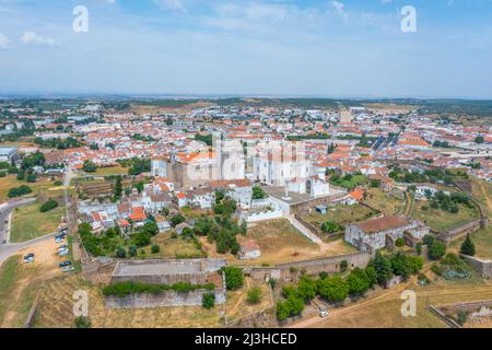 Luftaufnahme des alten Teils der portugiesischen Stadt Estremoz. Stockfoto