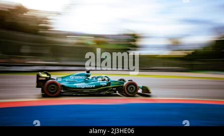 Melbourne, Australien. 08. April 2022. Lance Stroll (CAN) des Teams Aston Martin während des Jahres FP2 beim Australian Formel 1 Grand Prix auf der Albert Park Grand Prix Strecke am 8. April 2022. Quelle: Corleve/Alamy Live News Stockfoto