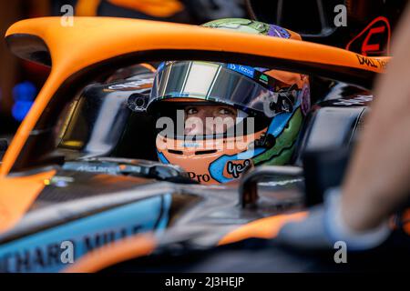 Melbourne, Australien. 08. April 2022. Daniel Ricciardo (AUS) vom Team McLaren beim Freien Training 1 beim Australian Formel 1 Grand Prix auf der Albert Park Grand Prix Strecke am 8. April 2022. Quelle: Corleve/Alamy Live News Stockfoto