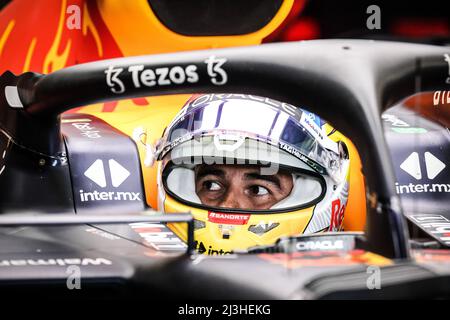 Melbourne, Victoria, Australien. 8. April 2022. MELBOURNE, AUSTRALIEN - 8. APRIL: Sergio Perez von Red Bull Racing beim zweiten Training beim Formel 1 Grand Prix von Australien 2022 am 8.. April 2022 (Bildquelle: © Chris Putnam/ZUMA Press Wire) Stockfoto