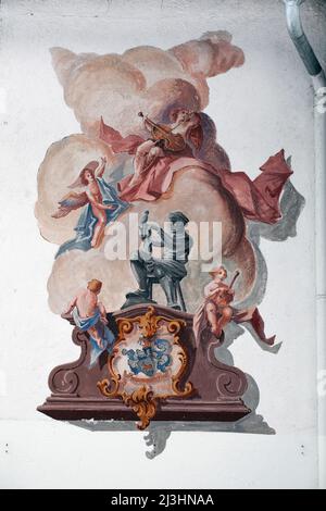 Der Geigenbaumeister Matthias Klotz als Lüftlmalerei an der Hausfassade in Mittenwald Stockfoto