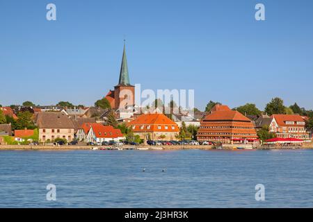 Neustädter Binnenwassersee und Blick über die Stadt Neustadt in Holstein, Kreis Ostholstein, Schleswig-Holstein, Deutschland Stockfoto