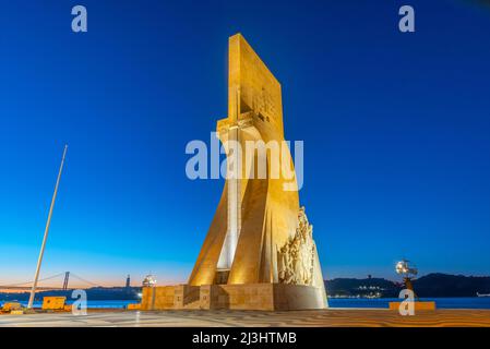 Sonnenaufgang Ansicht von Padrao dos Descobrimentos - Monument der Entdeckungen in Belem, Lissabon, Portugal. Stockfoto