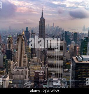 Midtown West, New York City, NY, USA, der Blick vom Top of the Rock - der Aussichtsplattform am Rockefeller Center Stockfoto