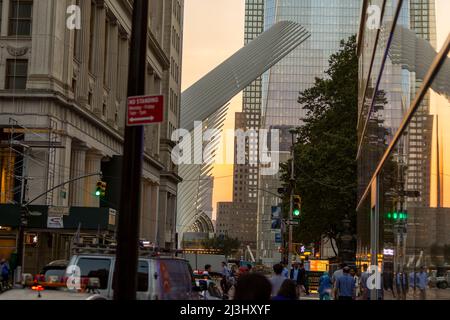 Tribeca, New York City, NY, USA, Golden Hour im neuen One World Trade Center in Lower Manhattan Stockfoto