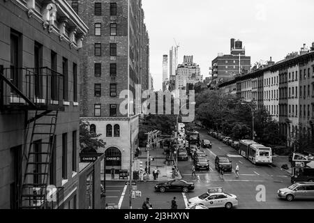 CHELSEA, New York City, NY, USA, The High Line ist ein beliebter linearer Park, der auf den erhöhten Bahngleisen oberhalb der Tenth Ave errichtet wurde Stockfoto