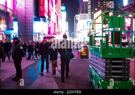 TIMES SQ - 42 ST, New York City, NY, USA, Neon Lights am Times Square Stockfoto