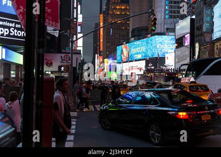 49 ST, New York City, NY, USA, Straßenszene in der Nähe des Times Square Stockfoto