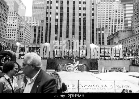 Diamond District, New York City, NY, USA, Rockefeller Center von unten Stockfoto