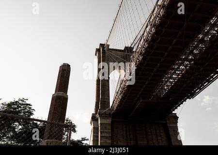 DER FAMILIENGARTEN MAX, New York City, NY, USA, Brooklyn Bridge über East River Stockfoto