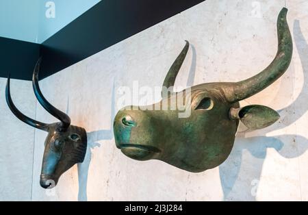 Bullen aus Costitx - 500 BC-200 BC - Eisenzeit- Bronze. Heiligtum von Predio de Son Corro, Costitx, Mallorca, Spanien. Archäologisches Museum Stockfoto