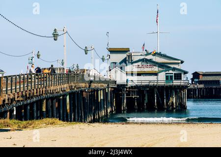 Stearn's Wharf, in Santa Barbara, Kalifornien. USA. Pier wurde 1872 fertiggestellt und ist ein beliebtes Touristenziel. Stockfoto