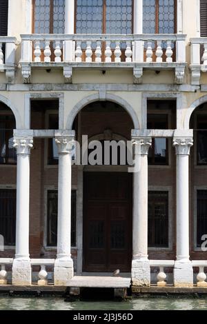 Detail eines venezianischen palazzo am Canale Grande in Venedig, Italien Stockfoto