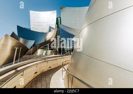 LOS ANGELES, KALIFORNIEN, 24. MÄRZ 2022: Walt Disney Concert Hall in Downtown Los Angeles, Kalifornien, USA. Stockfoto