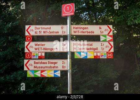 Wegweiser, Ruhrtal-Radweg, Witten, Nordrhein-Westfalen, Deutschland Stockfoto