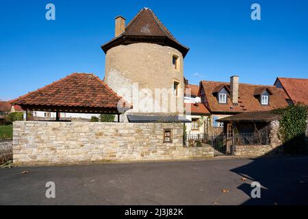 Historisches Dorfzentrum des Weindorfes Sommerach an der Vokacher Mainschleife, Bezirk Kitzingen, Unterfranken, Franken, Bayern, Deutschland Stockfoto