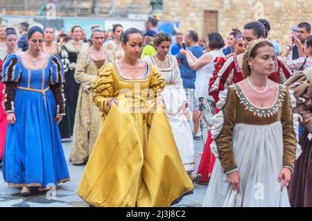 Teilnehmer am Calcio Storico Fiorentino Festival auf Parade, Piazza della Signoria, Florenz, Toskana, Italien Stockfoto