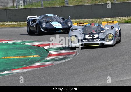 Scarperia, 3. April 2022: Porsche 917K Team Martini Racing year 1971 ex V.Elford - G.Van Lennep im Einsatz während des Mugello Classic 2022 im Mugello Circui Stockfoto