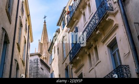 Église Sainte Anne in Montpellier. Erbaut im neogotischen Stil des 19. Jahrhunderts. Der Glockenturm ist 71 Meter hoch. Seit 2011 ist ein Ausstellungsraum für zeitgenössische Kunst Stockfoto