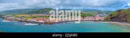 Am Meer von Porto Pim in Horta, Portugal Stockfoto