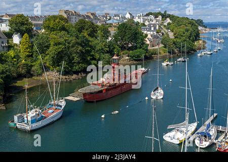 Douarnenez, Schiffe im historischen Hafen von Port-Rhu, Frankreich, Bretagne, Département Finistère Stockfoto