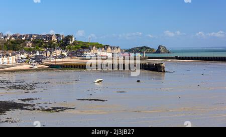 Cancale, Blick auf die Reihe von Häusern am Hafen La Houle, Cancale ist berühmt für seine Austern, Frankreich, Bretagne, Département Ille-et-Vilaine Stockfoto