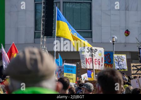 Deutschland, Baden-Württemberg, Stuttgart, Friedensdemonstration gegen Ukraine-Krieg, 13.03.2022 Stockfoto