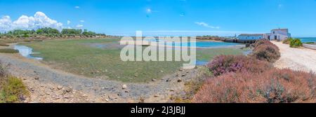 Gezeitenmühle Quinta do Marim im Nationalpark Ria Formosa in Portugal Stockfoto