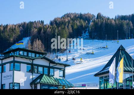 Semmering, Skigebiet Zauberberg Semmering - Hirschenkogel, Skifahren, Skifahrer, Talstation Skilift in den Wiener Alpen, Niederösterreich, Österreich Stockfoto