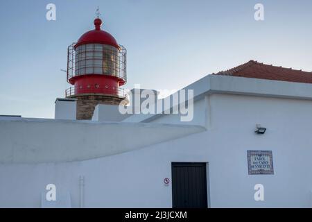 Leuchtturm am Kap von Sao Vicente am südwestlichsten Punkt des europäischen Festlandes, Costa Vicentina, Sagres, Algarve, Bezirk Faro, Portugal Stockfoto