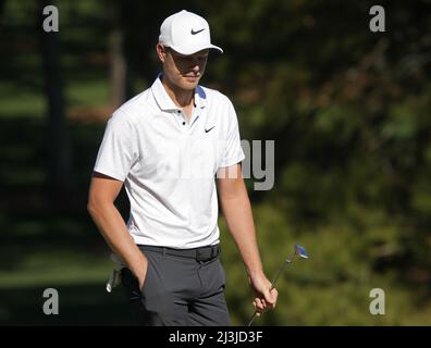 Augusta, USA. 08. April 2022. Cameron Davis aus Australien geht am zweiten Tag des Masters-Turniers im Augusta National Golf Club in Augusta, Georgia, am Freitag, den 8. April 2022, zum Grün am 7.-Loch-Platz. Foto von Bob Strong/UPI Credit: UPI/Alamy Live News Stockfoto