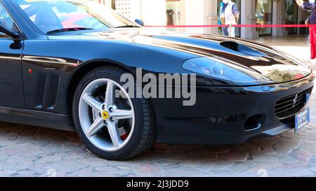 Ferrari 575 Maranello. Ferrari ist ein italienischer Luxus-Sportwagen mit Sitz in Maranello, Italien Stockfoto