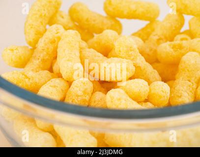 Nahaufnahme von Papageientaucher in einer Glasschüssel Stockfoto