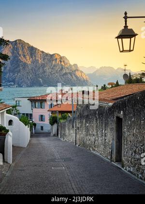 Straße in Malcesine, Gardasee, Italien Stockfoto