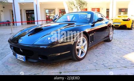 Ferrari 575 Maranello. Ferrari ist ein italienischer Luxus-Sportwagen mit Sitz in Maranello, Italien Stockfoto