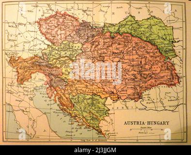 Eine kolorierte Landkarte von Österreich - Ungarn aus dem späten 19.. Jahrhundert mit Eisenbahnen, Grenzen und Entfernungen in englischen Meilen --- eine kolorierte Karte von Österreich - Ungarn aus dem späten 19. Jahrhundert ---- Ausztria - Magyarország 19. Század végi színes térképe. Stockfoto