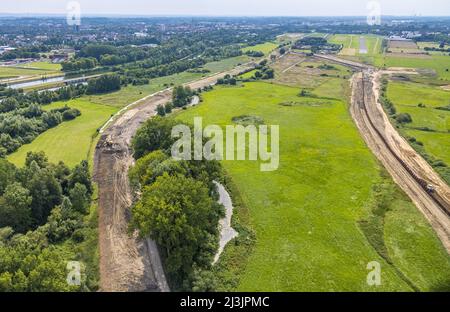 Luftaufnahme, Neuer Verlauf des Hochwasserdeiches zwischen Münsterstraße und Fährstraße an der Lippe sowie Hamm-Flugplatz in Heessen, Hamm, Ruhr sind Stockfoto