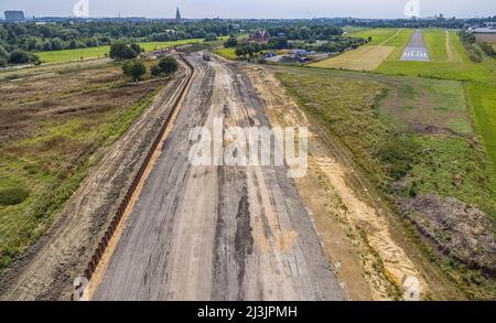 Luftaufnahme, Neuer Verlauf des Hochwasserdeiches zwischen Münsterstraße und Fährstraße an der Lippe sowie Hamm-Flugplatz in Heessen, Hamm, Ruhr sind Stockfoto