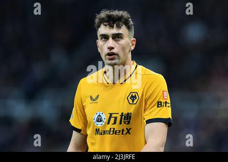 Newcastle, Großbritannien. 08. April 2022. Max Kilman #23 von Wolverhampton Wanderers während des Spiels in, am 4/8/2022. Quelle: SIPA USA/Alamy Live News Stockfoto