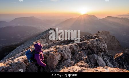 Tolle Sonnenaufgangsathmosphäre auf Hockeck Stockfoto