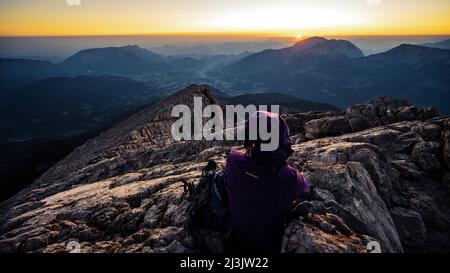 Tolle Sonnenaufgangsathmosphäre auf Hockeck Stockfoto