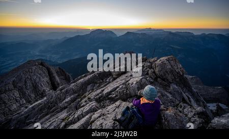 Tolle Sonnenaufgangsathmosphäre auf Hockeck Stockfoto