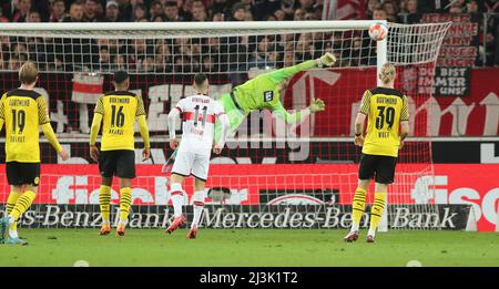 Stuttgart, Deutschland. 08. Apr, 2022. firo : 8.. April 2022, Fuvuball, 1. Bundesliga, 1. Liga, Saison 2021/2022, VfB Stuttgart - BVB, - Borussia Dortmund Parade Gregor Kobel Credit: dpa/Alamy Live News Stockfoto