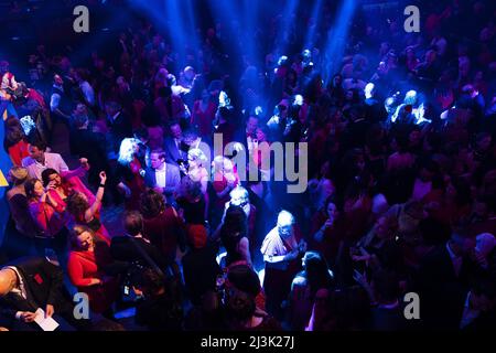 Amsterdam, Niederlande. 08. April 2022. 2022-04-08 22:12:34 AMSTERDAM - Party am Boekenbal, der traditionellen Eröffnung der Boekenweek. Das Thema der Party ist die Nacht der Liebe, die sich mit der ersten Liebe, dem Thema der Boekenweek, verbindet. ANP JEROEN JUMELET netherlands Out - belgium Out Credit: ANP/Alamy Live News Stockfoto