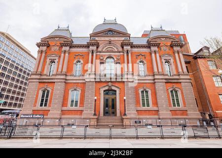 Washington DC, MÄRZ 31 2022 - Bewölkte Ansicht der Renwick Gallery Stockfoto