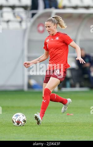 Bukarest, Rumänien. 08. April 2022. Ana-Maria Crnogorcevic (9 Schweiz) während des Fußballspiels zwischen Rumänien und der Schweiz im Stadum Stadionul Arcul de Triumph in Bukarest, Rumänien. Daniela Porcelli /SPP Quelle: SPP Sport Press Foto. /Alamy Live News Stockfoto