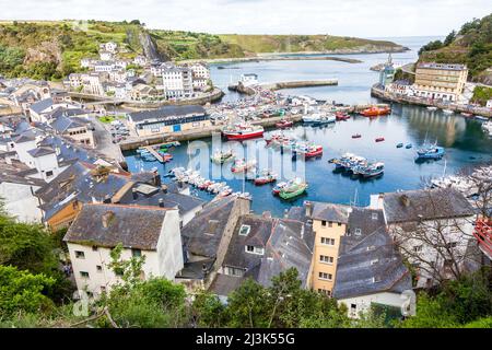 LUARCA, SPANIEN - 25. APRIL 2015 - Hafen von Luarca Stockfoto